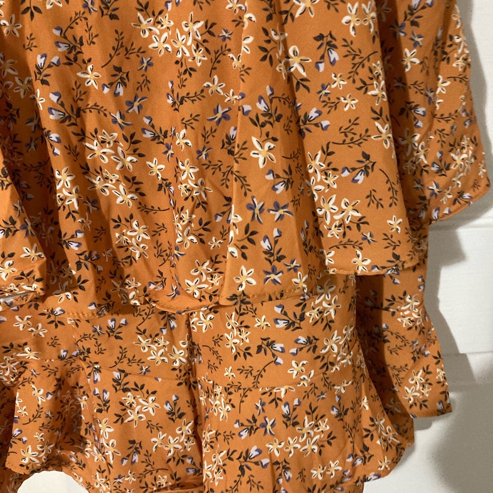 NWOTS Ladies Floral Romper - Picture 4 of 8
